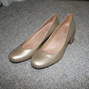 Donelle Naturalizer Pumps